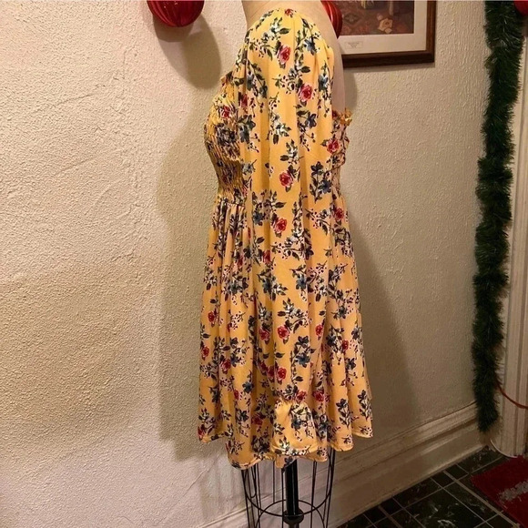 Velvet Torch Los Angeles Smocked Yellow Floral Mini Dress Size M - Picture 6 of 11